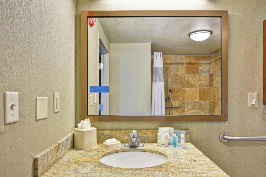 Hampton Inn And Suites New Hartford/Utica Esterno foto